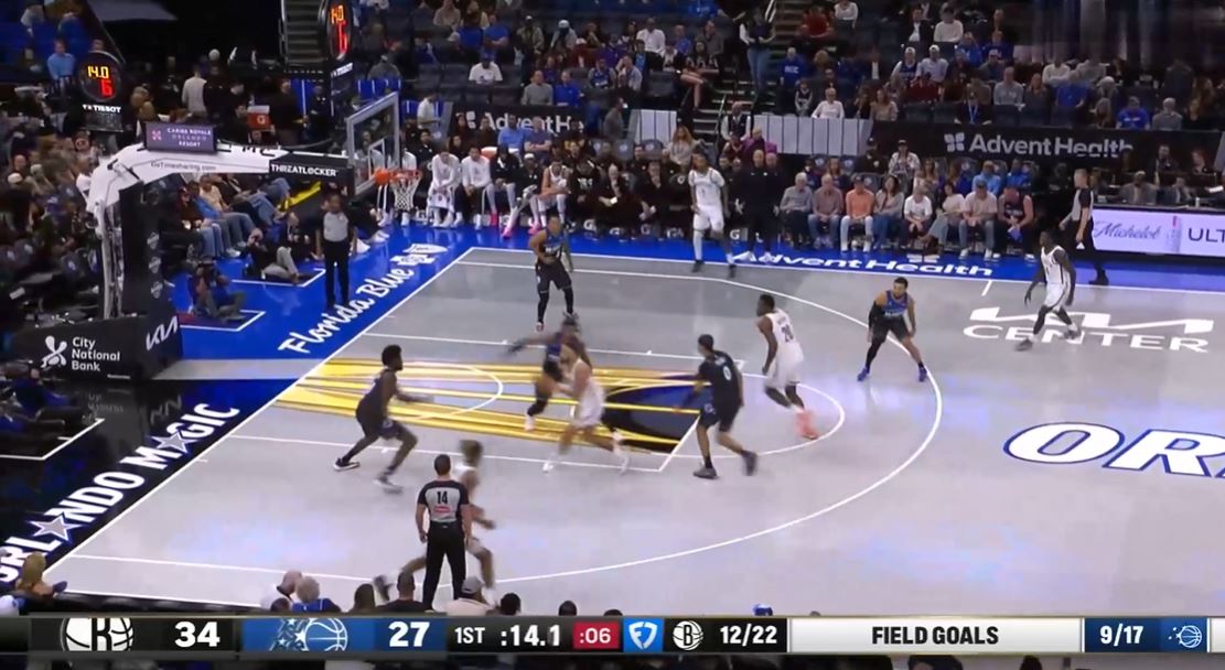 表现不俗！波特半场12中6得到15分6抢篮板7助攻