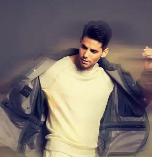 6686体育金牌作者Zeke