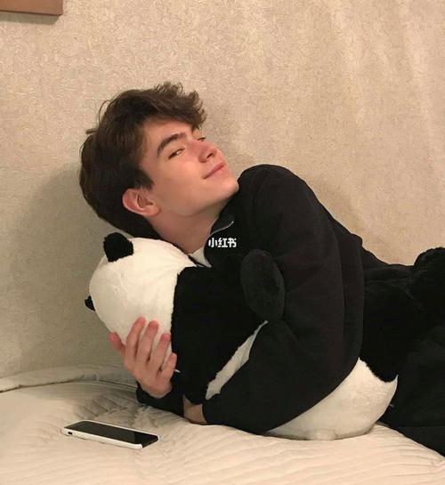 6686体育金牌作者Benedict